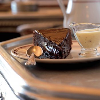 Fondant tiède au chocolat, crème à l’anis